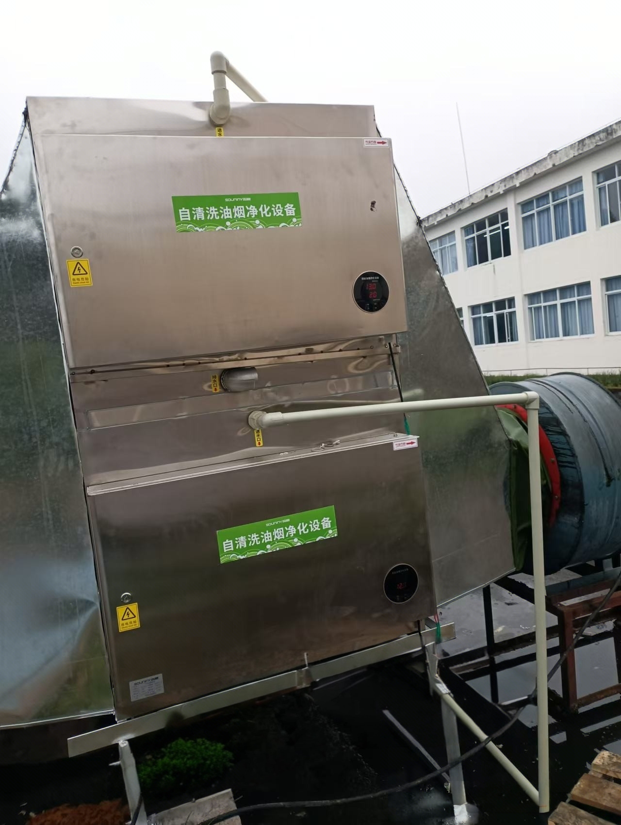 Smart Water Tank Enables Hands-Off ESP Cleaning in Large Kitchens application